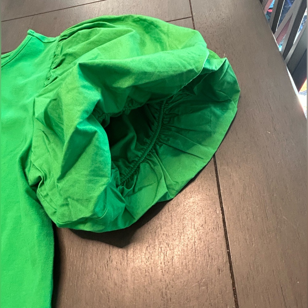 SOLD***Kelly green youthful chic playful cropped boxy dramatic puff sleeve - Picture 4 of 6